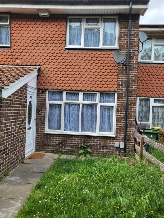 Crane Home In Dagenham With Free Wi Fi Luaran gambar