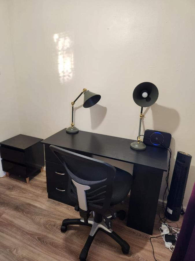 Crane Home In Dagenham With Free Wi Fi Luaran gambar